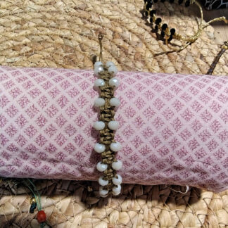 Βραχιόλι μακραμέ με λευκά κρυσταλάκια