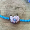 Blue nautilus 4 Χειροποίητο κολιέ με τυρκουάζ χάντρες και ροζ κεραμικό κοχύλι